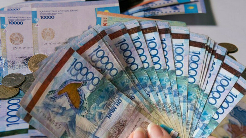 Казахстанцы получили 310 млрд тенге госпособий за пять месяцев 2025 года