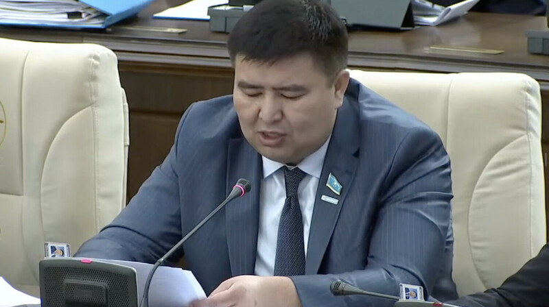 В Мажилисе предлагают ужесточить контроль за дронами