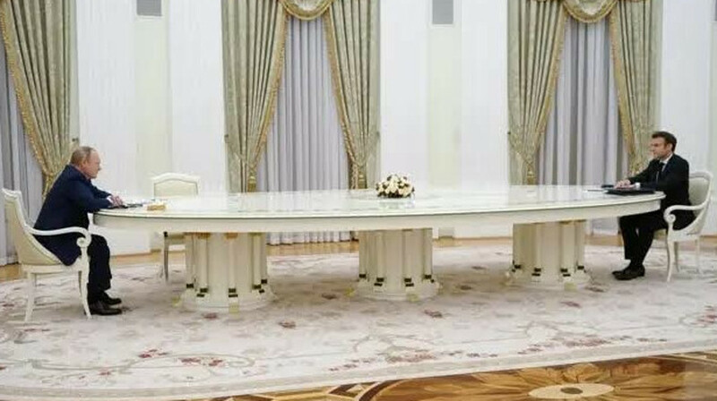 Путин и Макрон провели первый телефонный разговор с 2022 года