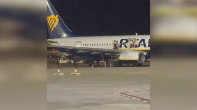 18 человек пострадали при эвакуации с самолета Ryanair на Майорке