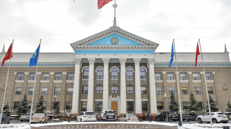 Власти Бишкека упраздниили должности двух вице-мэров после задержаний