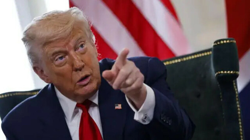 «Следи за своими словами»: Трамп пригрозил Медведеву