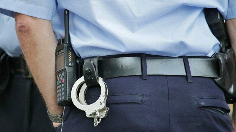 Полицейский пригрозил расстрелять активистов в Саратове