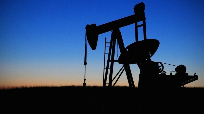 Прогноз роста спроса на нефть ухудшили в МЭА