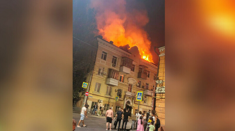 Атака беспилотников на Ростов: дрон упал в центр города