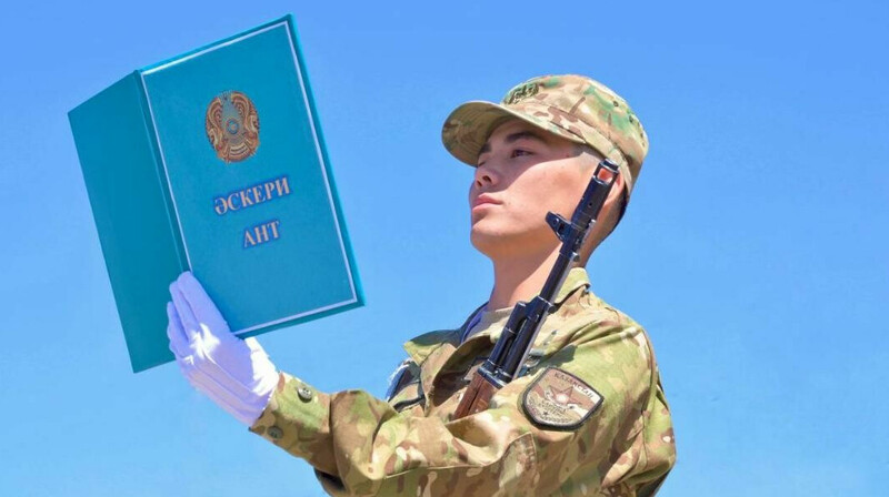 22 тысячи казахстанцев призовут на службу в армию в 2025 году с помощью SMS