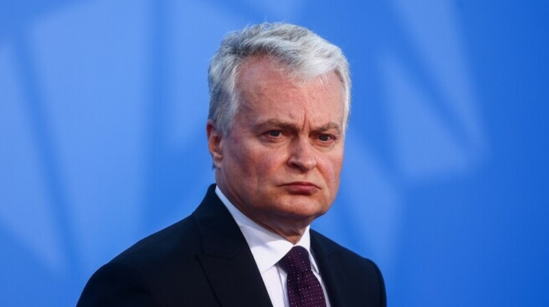 Самолет президента Литвы два часа кружил над страной из-за дрона