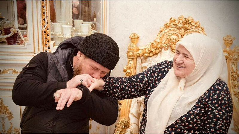 Великобритания наложила санкции против матери Рамзана Кадырова