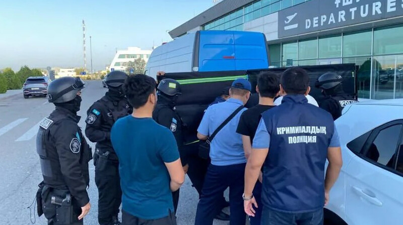 В аэропорту Актау задержали мужчину с 40 капсулами героина