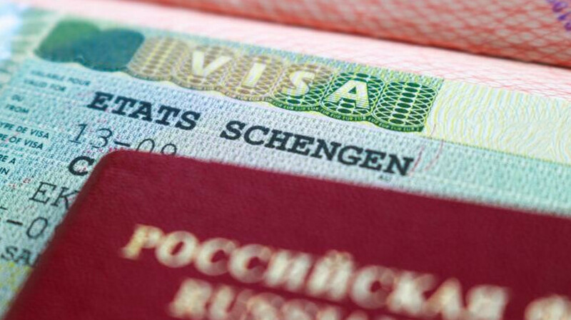 Еврокомиссия планирует ужесточить выдачу туристических виз россиянам