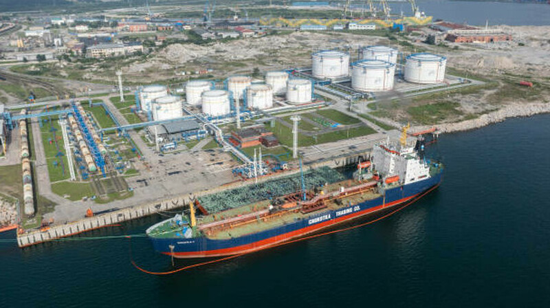 Экспорт нефти в России замедлился из-за ремонтов НПЗ и атак БПЛА