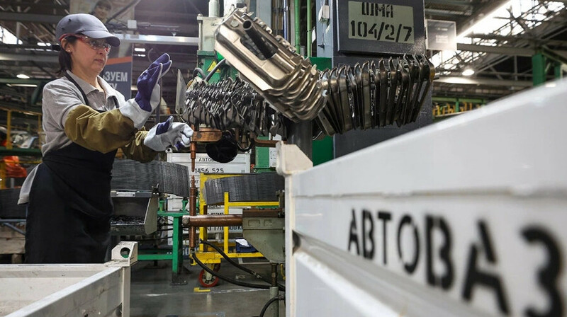 «АвтоВАЗ» режет планы: производство рухнет почти на 40%