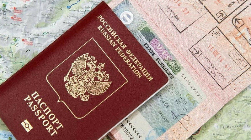 Чехия закрыла визовые центры в России и запретила въезд дипломатам