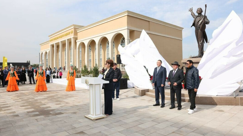 100 лет Тлендиеву: в родном селе открыли Дом культуры и памятник