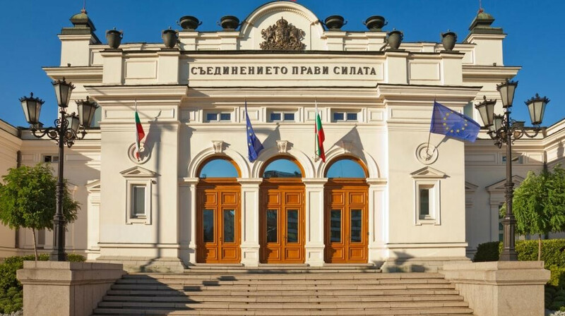 Парламент Болгарии лишил президента права назначать глав спецслужб