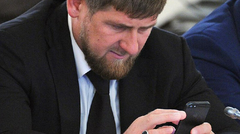 Кадыров предлагает айфоны за выбор символа на банкноте