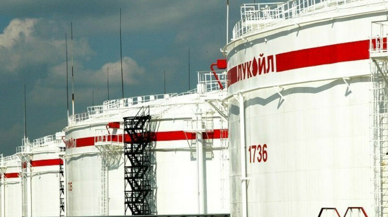 Лондон ударил по нефти: под санкциями «Роснефть» и «Лукойл»