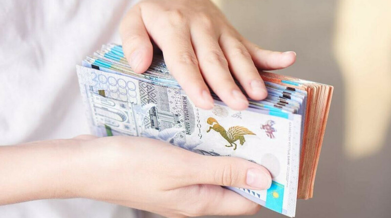 Казахстанцы стали реже брать микрокредиты