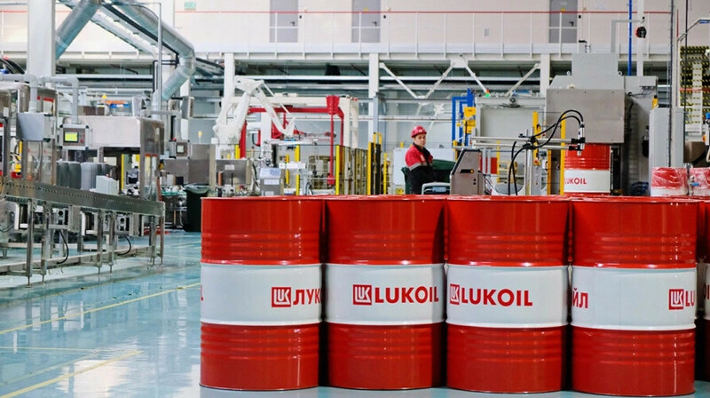 «Лукойл» избавляется от зарубежных активов после санкций США