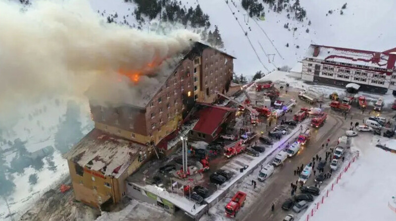 В Турции 11 человек приговорили к пожизненному заключению за пожар в отеле, где погибли 78 человек