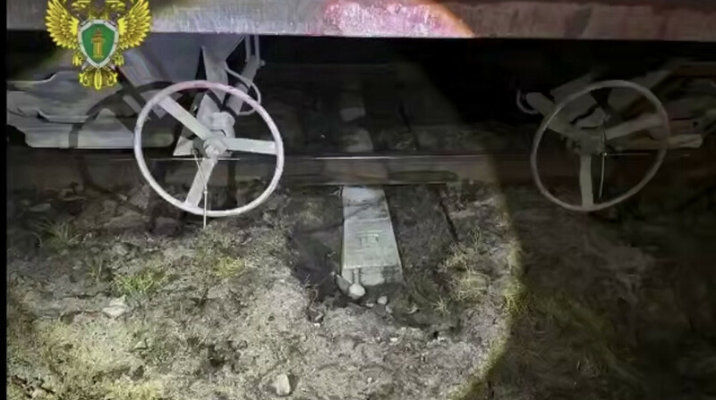 В Мурманской области сошли с рельсов пять вагонов с нефтепродуктами