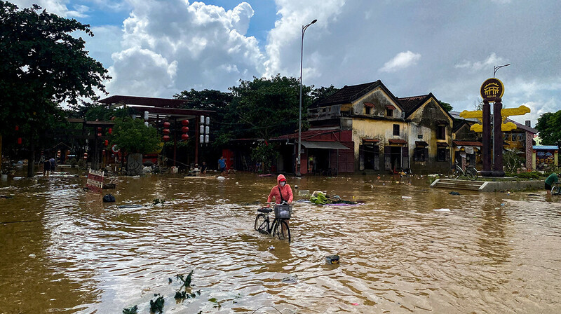 Наводнения в Центральном Вьетнаме: 42 погибших, сотни эвакуированы