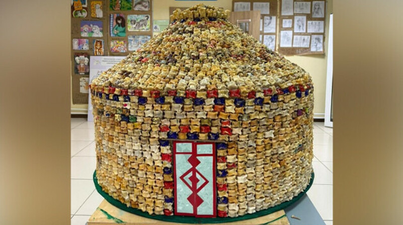 Юрта из асыков: необычную конструкцию собрали в Актобе