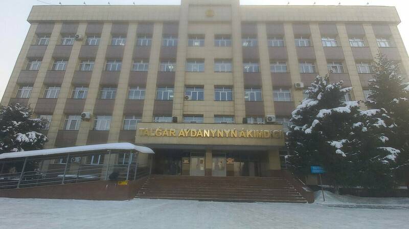 Акима Талгара оштрафовали за неубранный снег