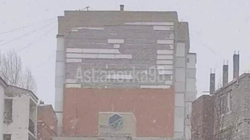 Подробности обрушения фасада в Астане: двое пострадавших — медработники