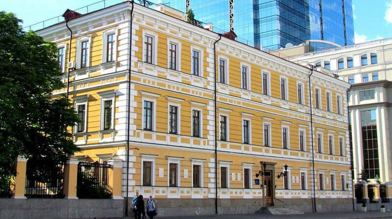 Доля украинцев, готовых принять условия России, выросла до 16%