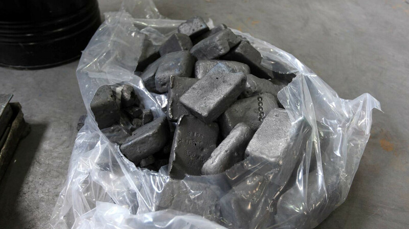 Китай ограничит поставки редкоземельных металлов военным компаниям США