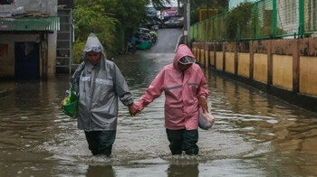 После разрушений на Филиппинах тайфун "Фунг-Вонг" угрожает Японии
