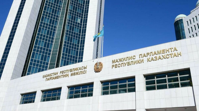 Казахстан ужесточает законы: под запретом ЛГБТ-контент в СМИ и интернете