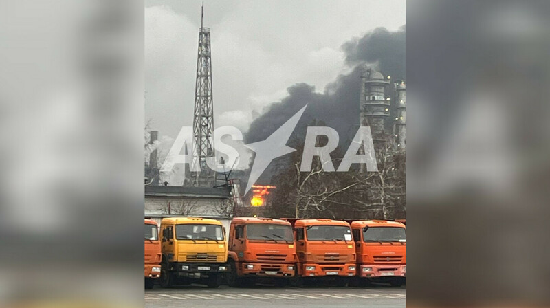 В Татарстане загорелся нефтезавод "Нижнекамскнефтехим"