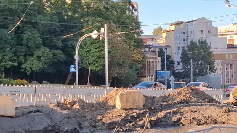 Азербайджан вызвал посла России из-за удара по своему посольству в Киеве