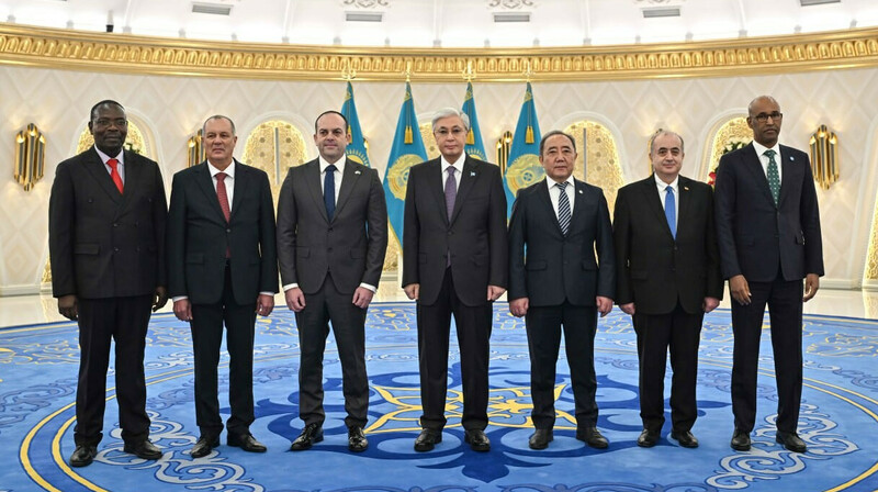 Казахстан укрепляет международные связи: что стоит за приёмом новых послов