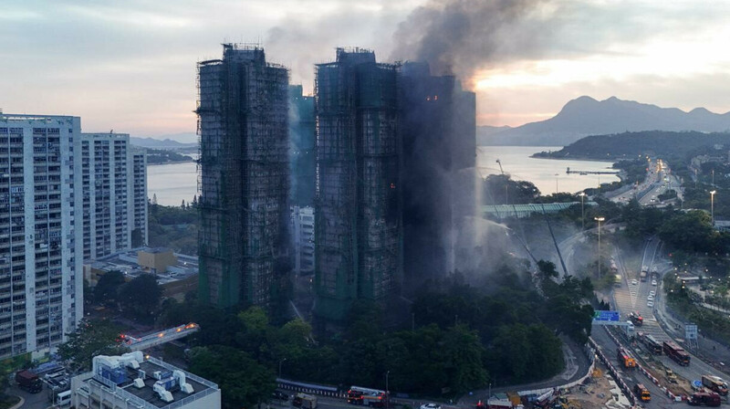 В Гонконге число жертв пожара в жилом комплексе выросло до 44 человек