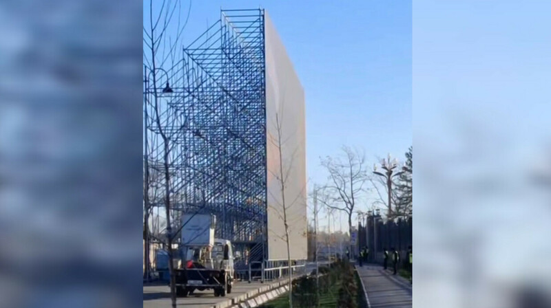 Кыргызстан закрыл экраном посольство Украины перед приездом Путина