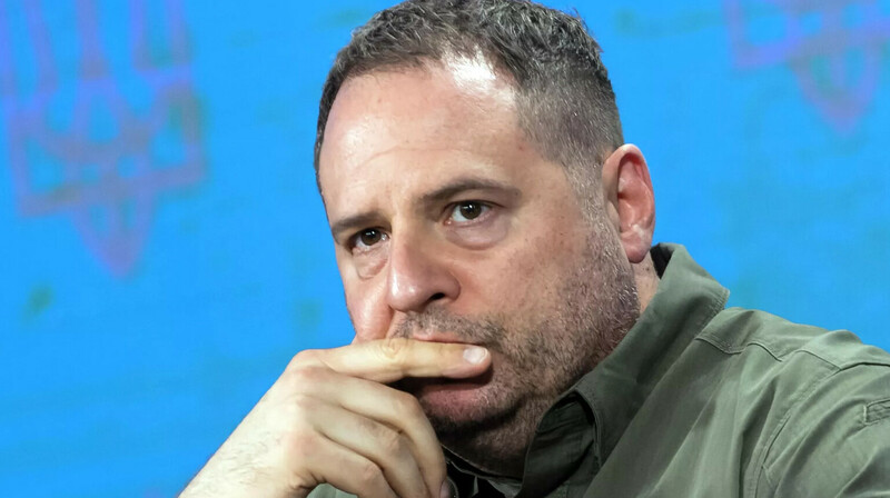 Глава офиса Зеленского Ермак подал в отставку после обысков НАБУ