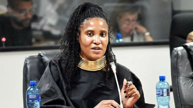 Дочь экс-президента ЮАР обвиняется в вербовке граждан для войны в Украине