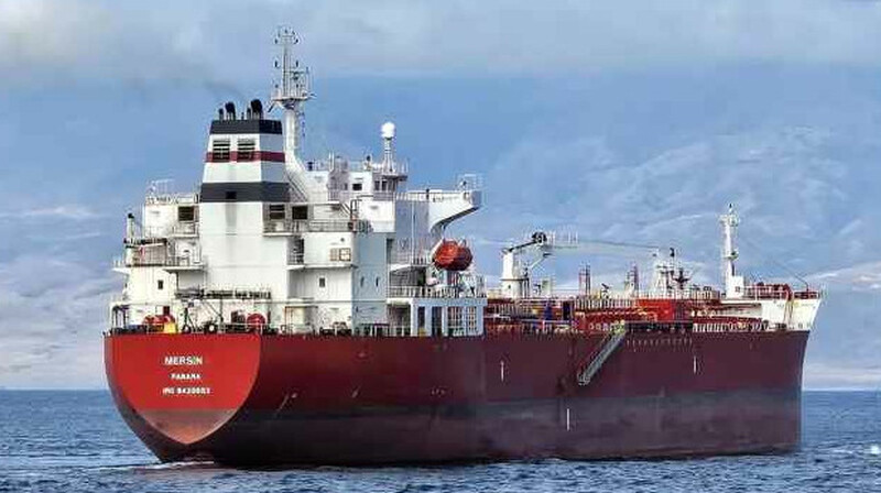 Третий танкер с российской нефтью взорвался у берегов Сенегала