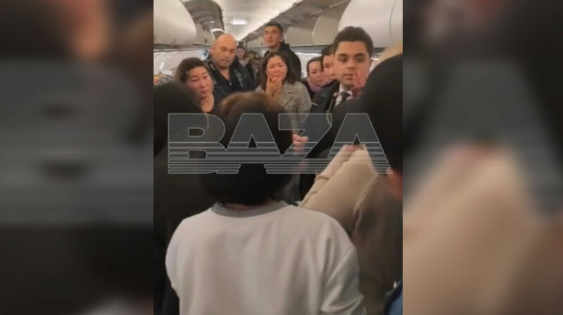 40 россиян заблокировались в самолёте — что происходит в Актау