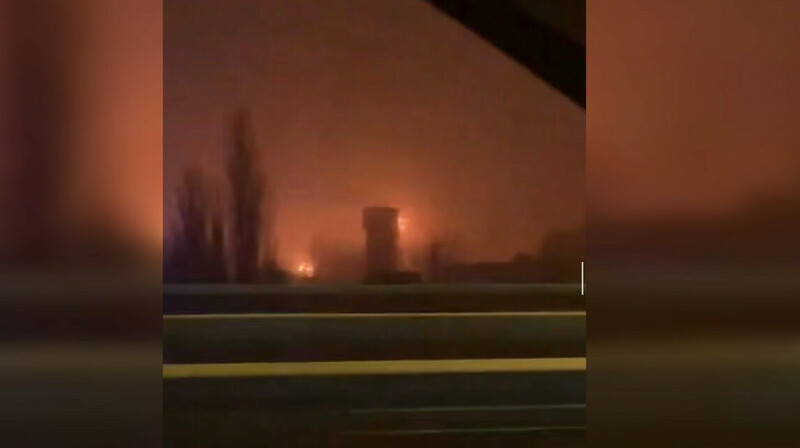 В Орловской области дроны атаковали нефтебазу, вспыхнул пожар