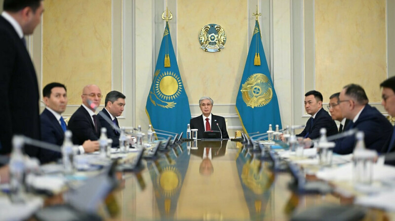 Токаев поручил поддержать создание первой грузовой авиакомпании в Казахстане