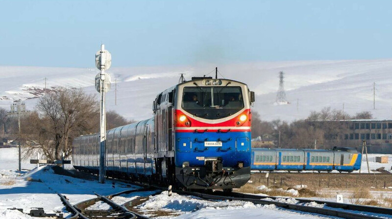 В Алматы 52 человека отравились газом в поезде, среди них дети