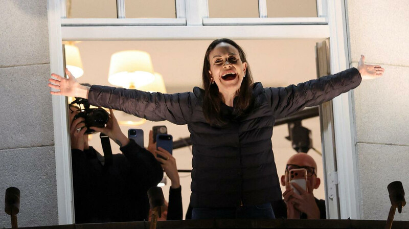 Лауреат Нобелевской премии Мария Мачадо тайно выбралась из Венесуэлы и появилась в Осло