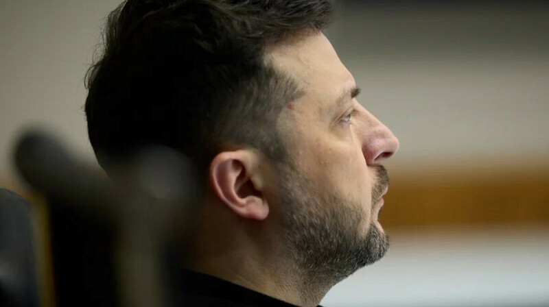 Зеленский предложил прекратить огонь на время выборов в Украине