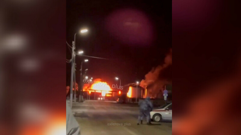 Беспилотники атаковали НПЗ в нескольких регионах России