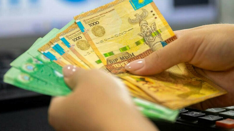 Казахстан за год сократил долю наличных расчётов до уровня развитых стран