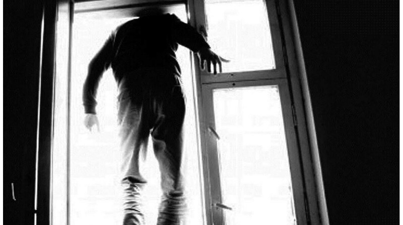 В Астане за один день два человека выпрыгнули из окон